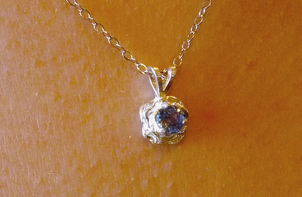 Montana Sapphire Necklace, 3-Prong Sterling Rose