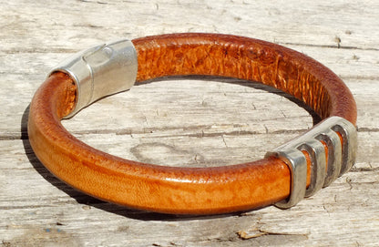 Grizzly Leather Bracelet, Blonde