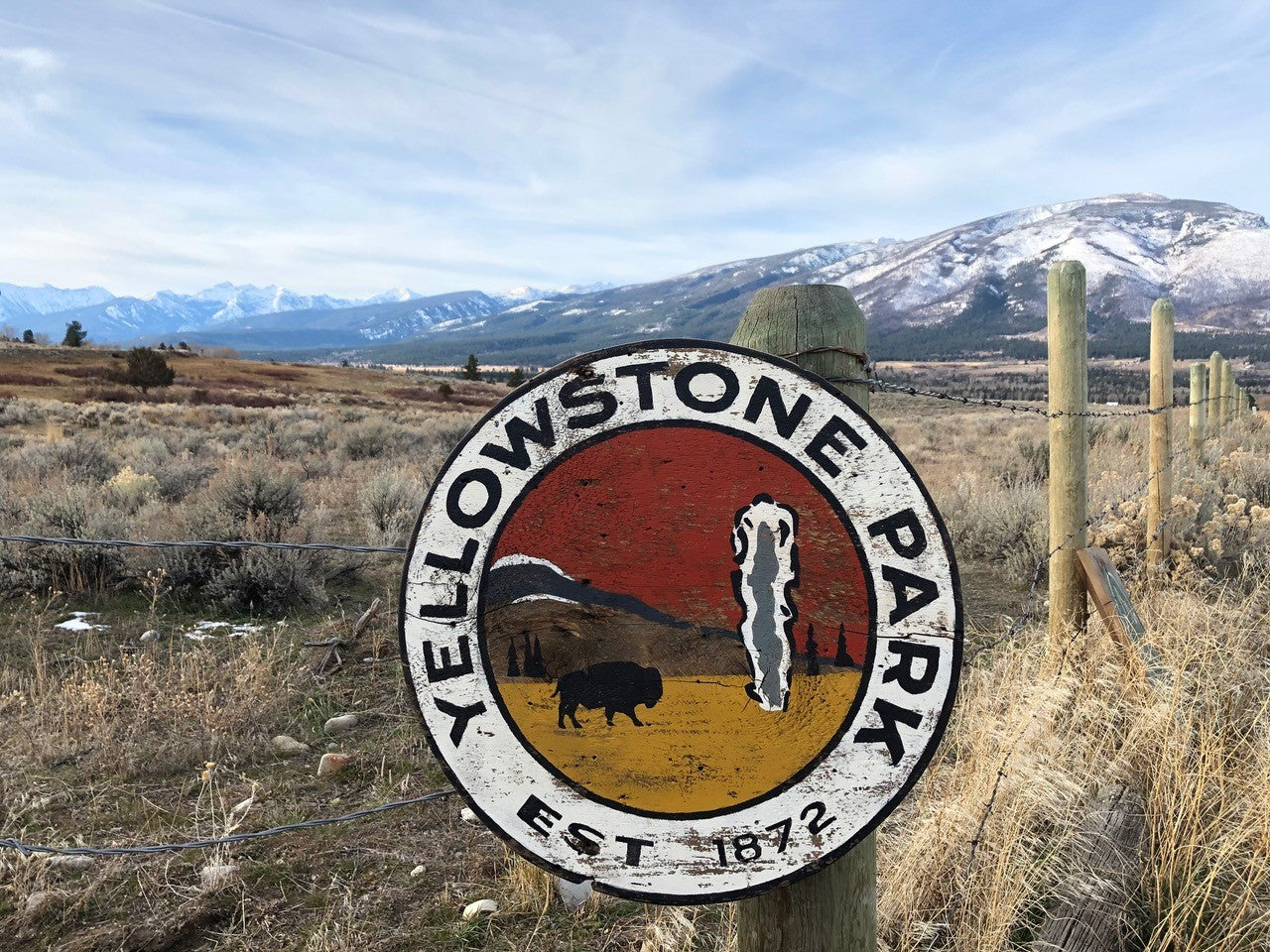Yellowstone with Bison & Geyser Round Shape Vintage Sign
