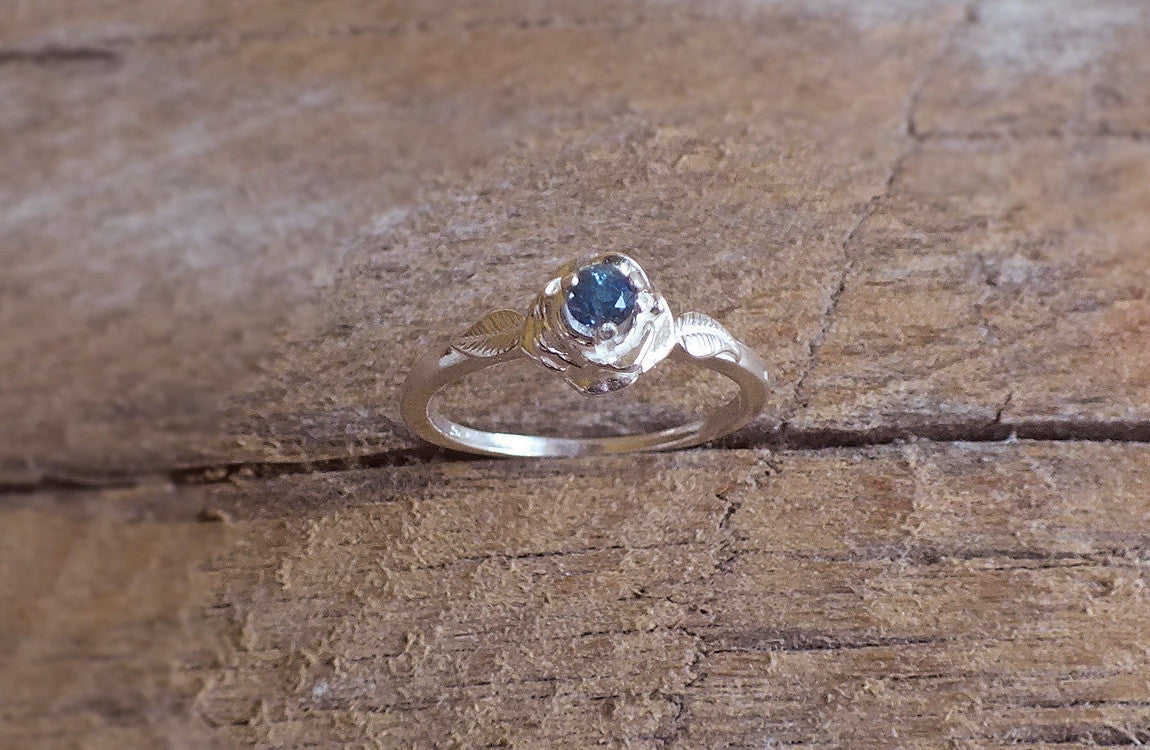 Yogo Sapphire Ring, 3-Prong Sterling Rose